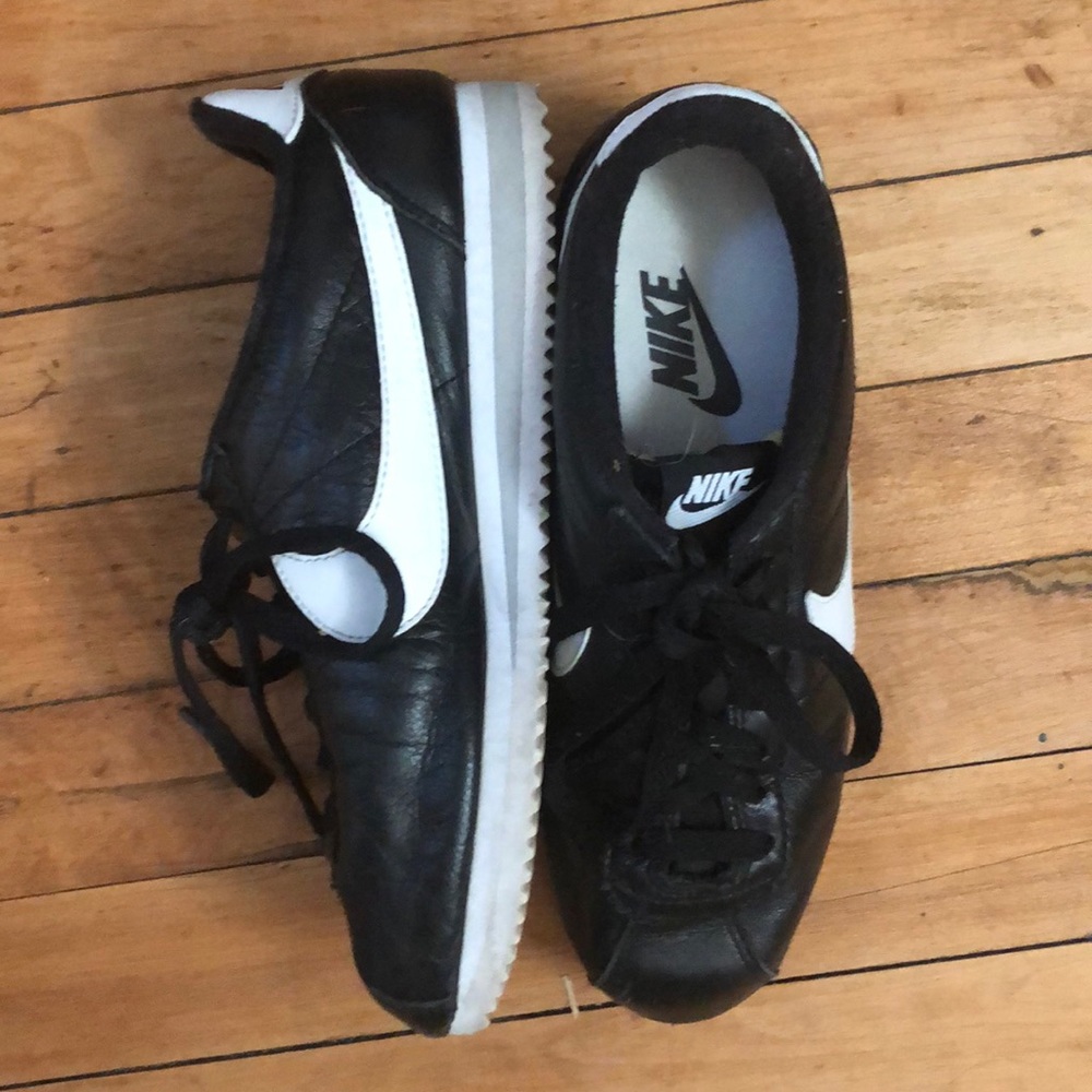 Leather black Nike Cortez Tennis Shoes